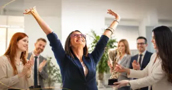 Apa Itu Self Reward dan Manfaatnya untuk Diri Sendiri?